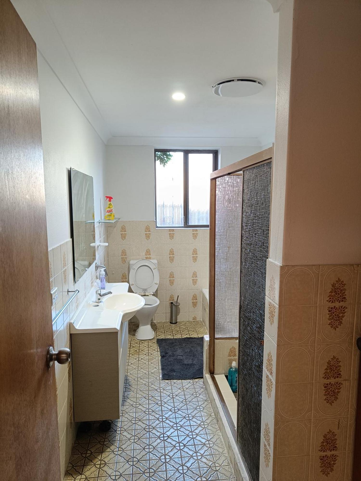 Spacious Queen Room In Large Merrylands Home With Sofa Bed - M2 מראה חיצוני תמונה