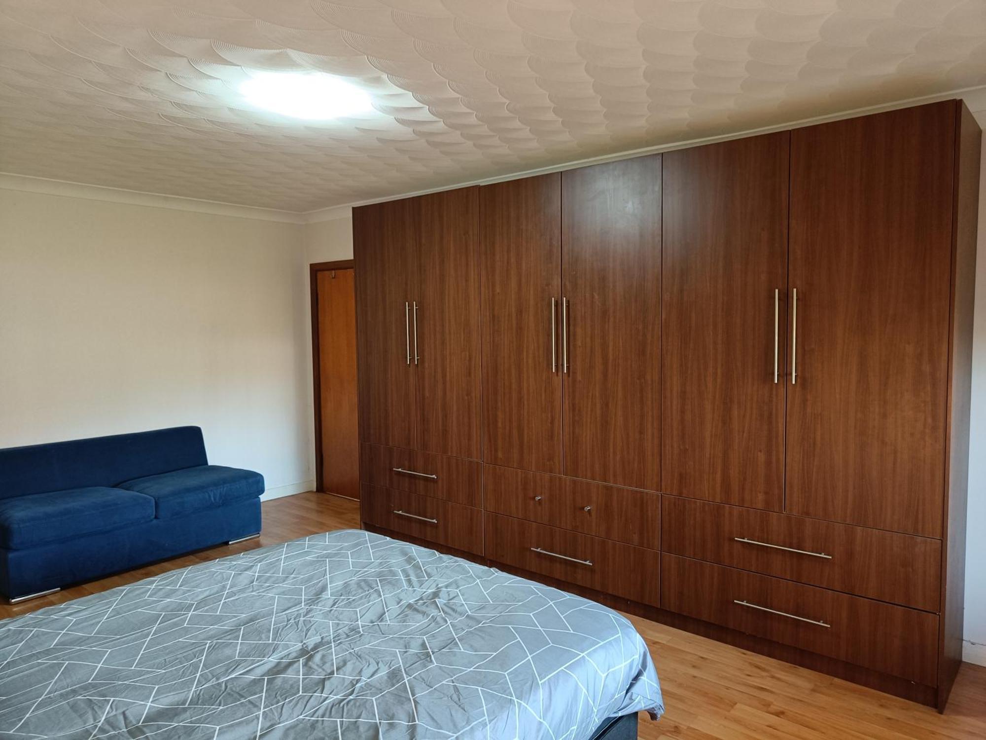 Spacious Queen Room In Large Merrylands Home With Sofa Bed - M2 מראה חיצוני תמונה