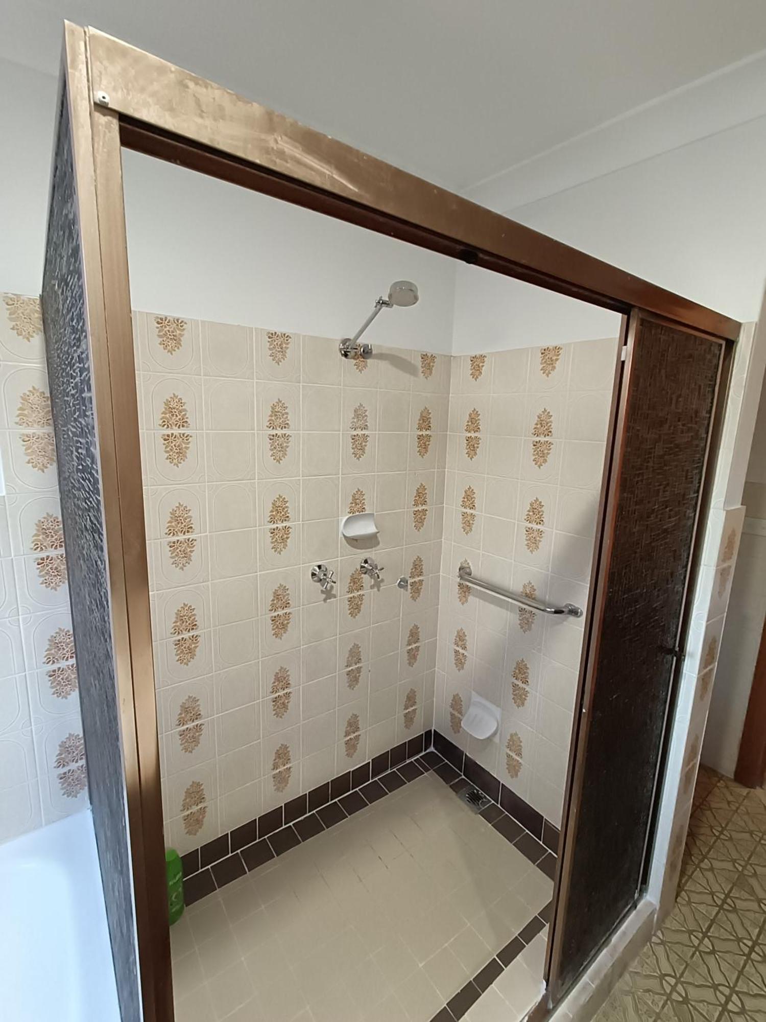 Spacious Queen Room In Large Merrylands Home With Sofa Bed - M2 מראה חיצוני תמונה