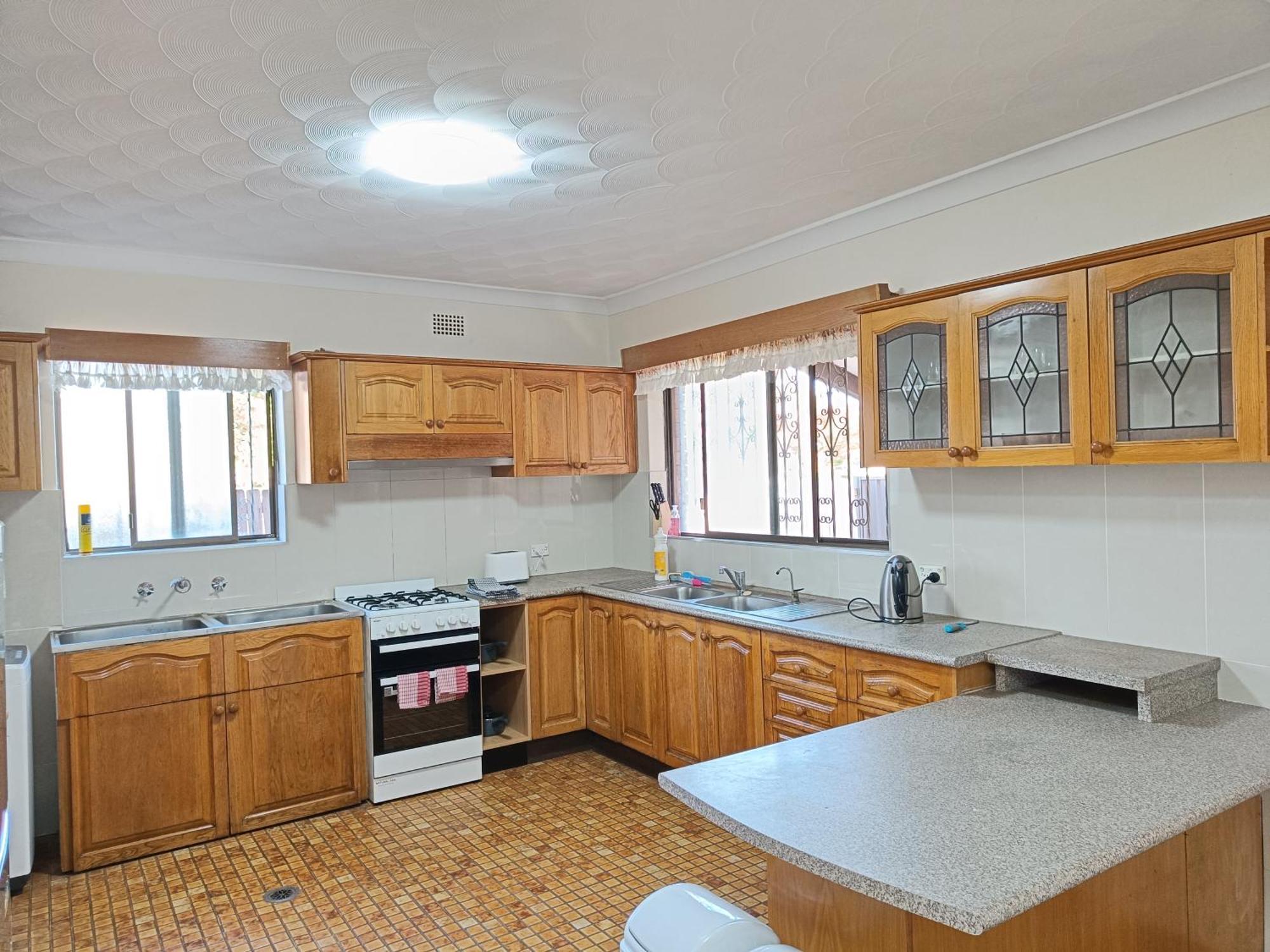 Spacious Queen Room In Large Merrylands Home With Sofa Bed - M2 מראה חיצוני תמונה