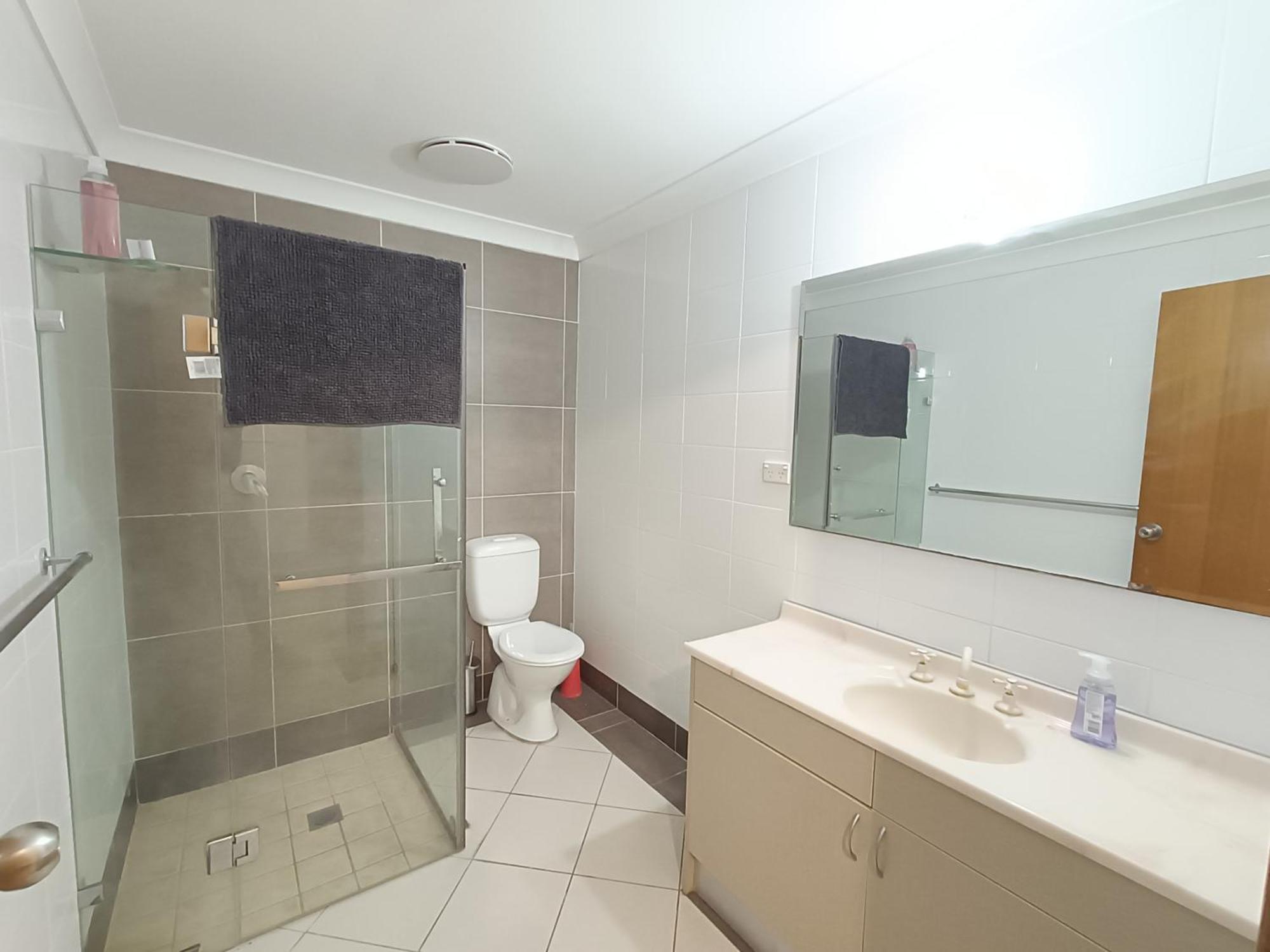 Spacious Queen Room In Large Merrylands Home With Sofa Bed - M2 מראה חיצוני תמונה