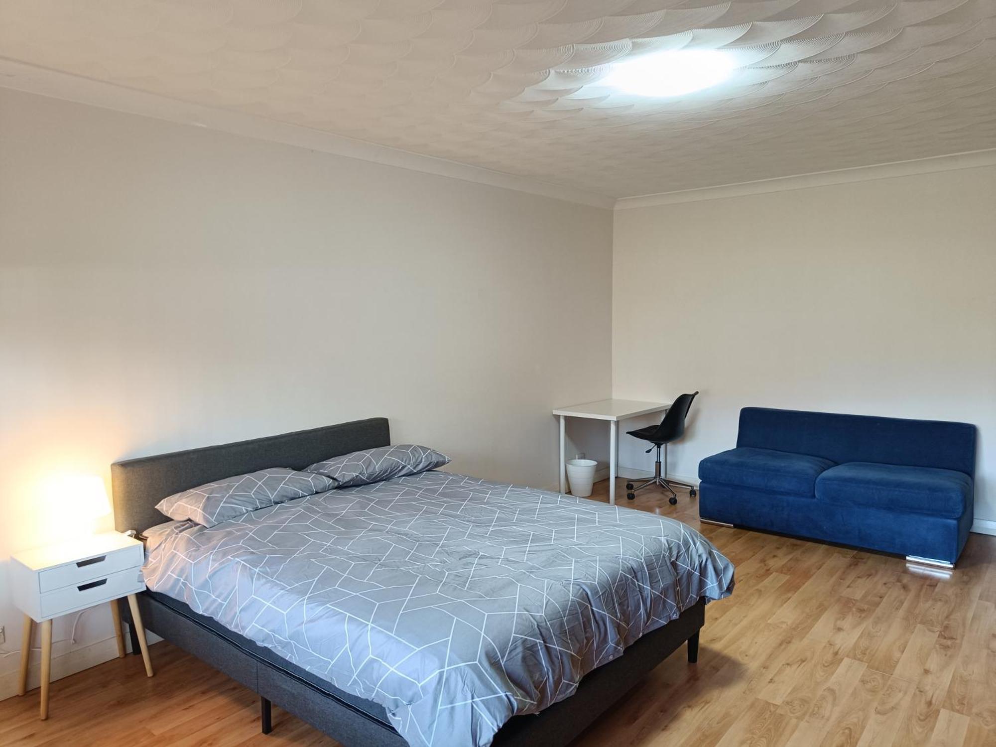 Spacious Queen Room In Large Merrylands Home With Sofa Bed - M2 מראה חיצוני תמונה