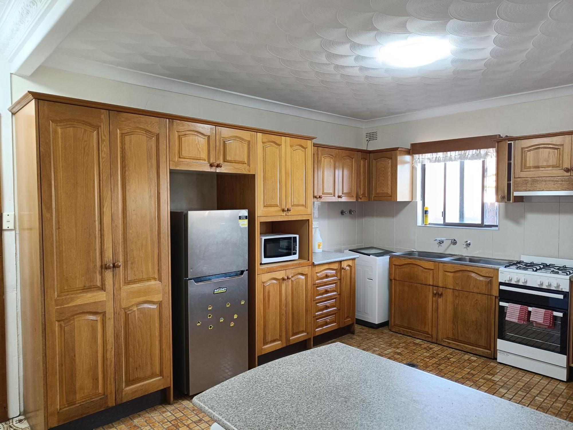 Spacious Queen Room In Large Merrylands Home With Sofa Bed - M2 מראה חיצוני תמונה